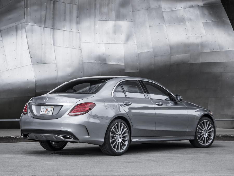  Mercedes-Benz C300 4Matic AMG Line 2015 года  (US) (фото 11 из 23)